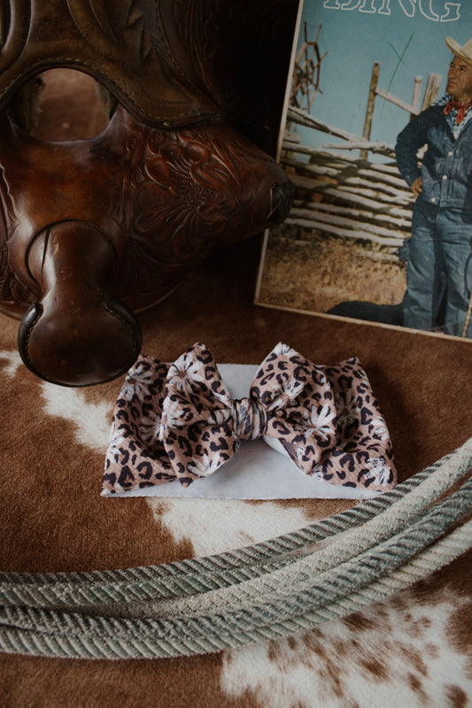 Cheetah & Daisies